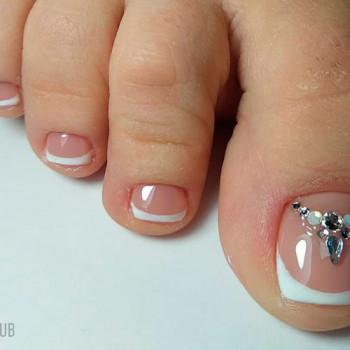 педикюр френч із гель-лаком