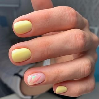 Маникюр на короткие ногти яркий желтый, фото - Мастер маникюра Ксения