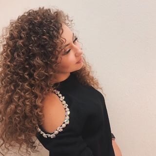 Стрижка на длинные волосы кудрявые укладка волос, фото - Студия красоты Q. HEAVEN beauty bar