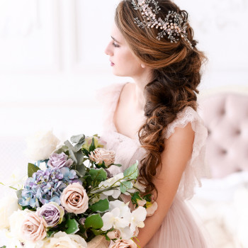 Укладка и плетение волос, подбор стиля, создание образа
                    Визажист Ольга Киев