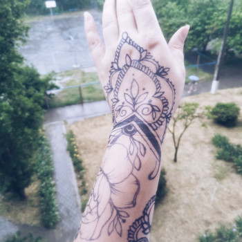 Роспись джагуа-гелем
                    Тату майстер Анастасия Миколаїв