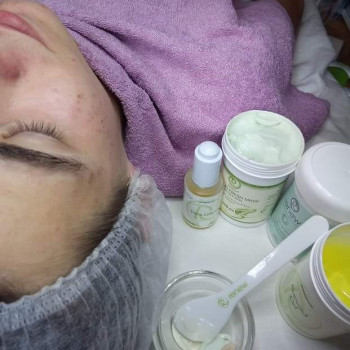 чистка лица, этап - приготовление и нанесение успокаивающей,