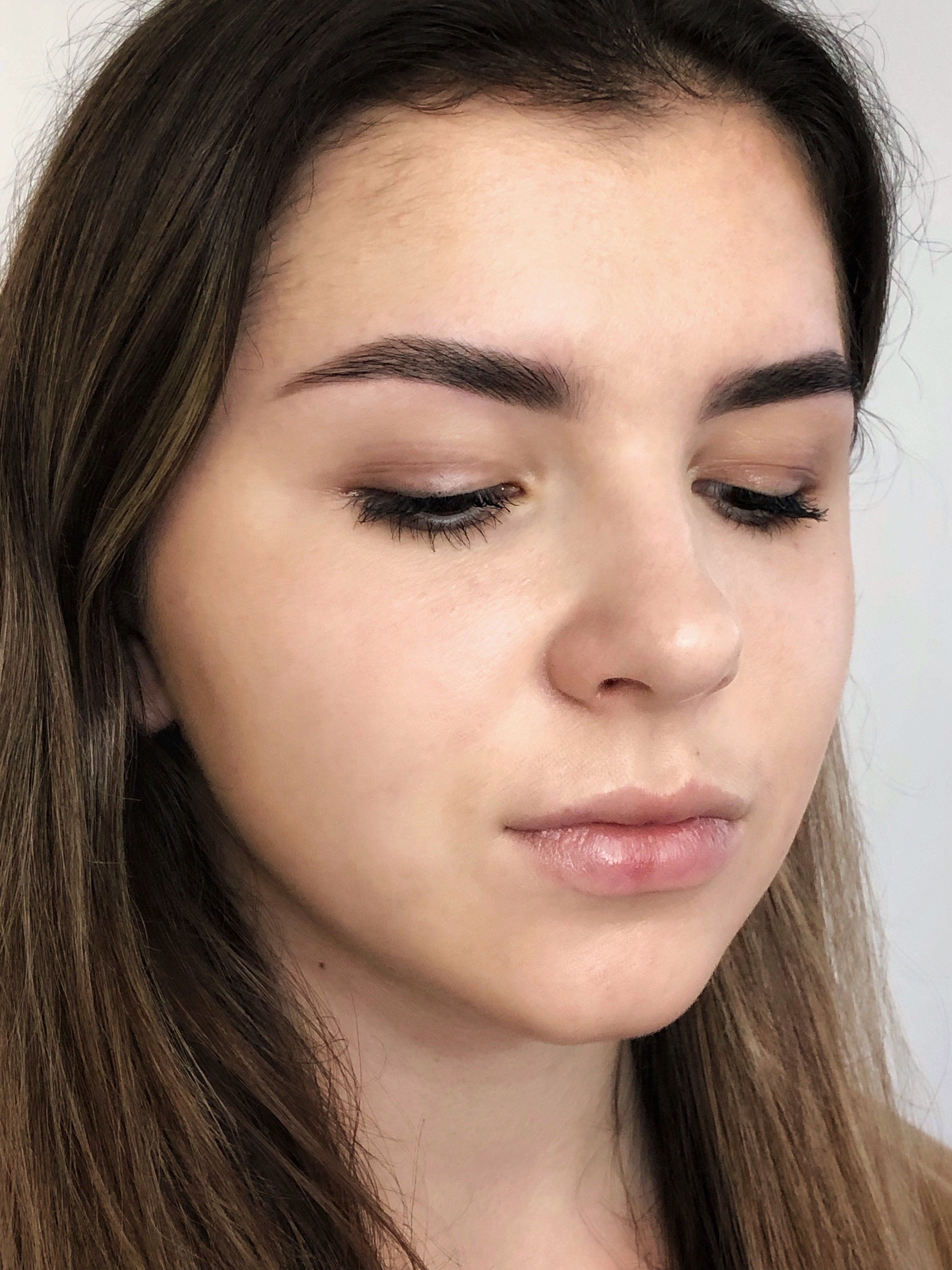 Легкий макияж глаз нюдовый, фото -  Brow Bar One