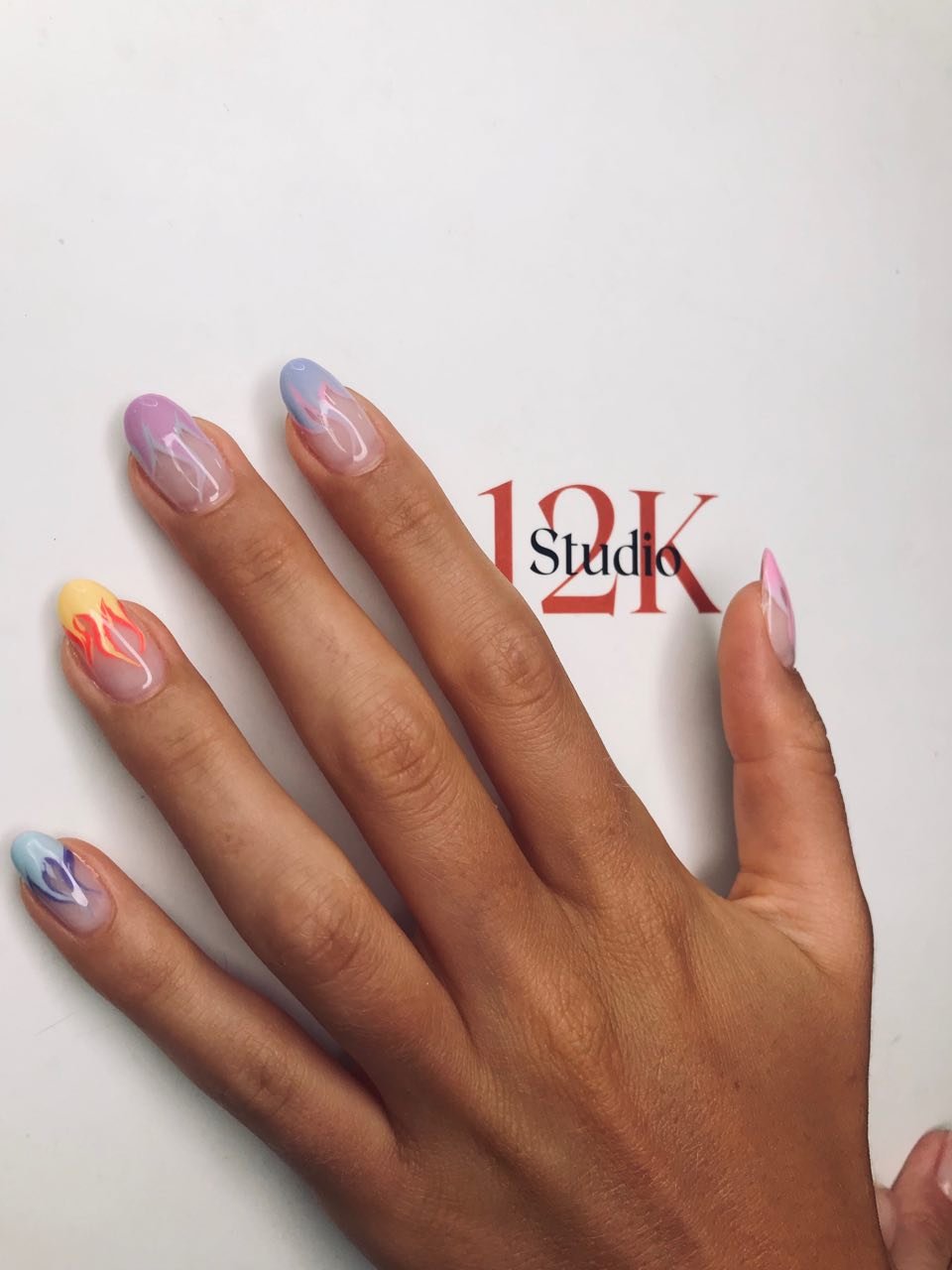 Маникюр с рисунком на длинные ногти в пастельных тонах, фото - Студия красоты Studio 12K