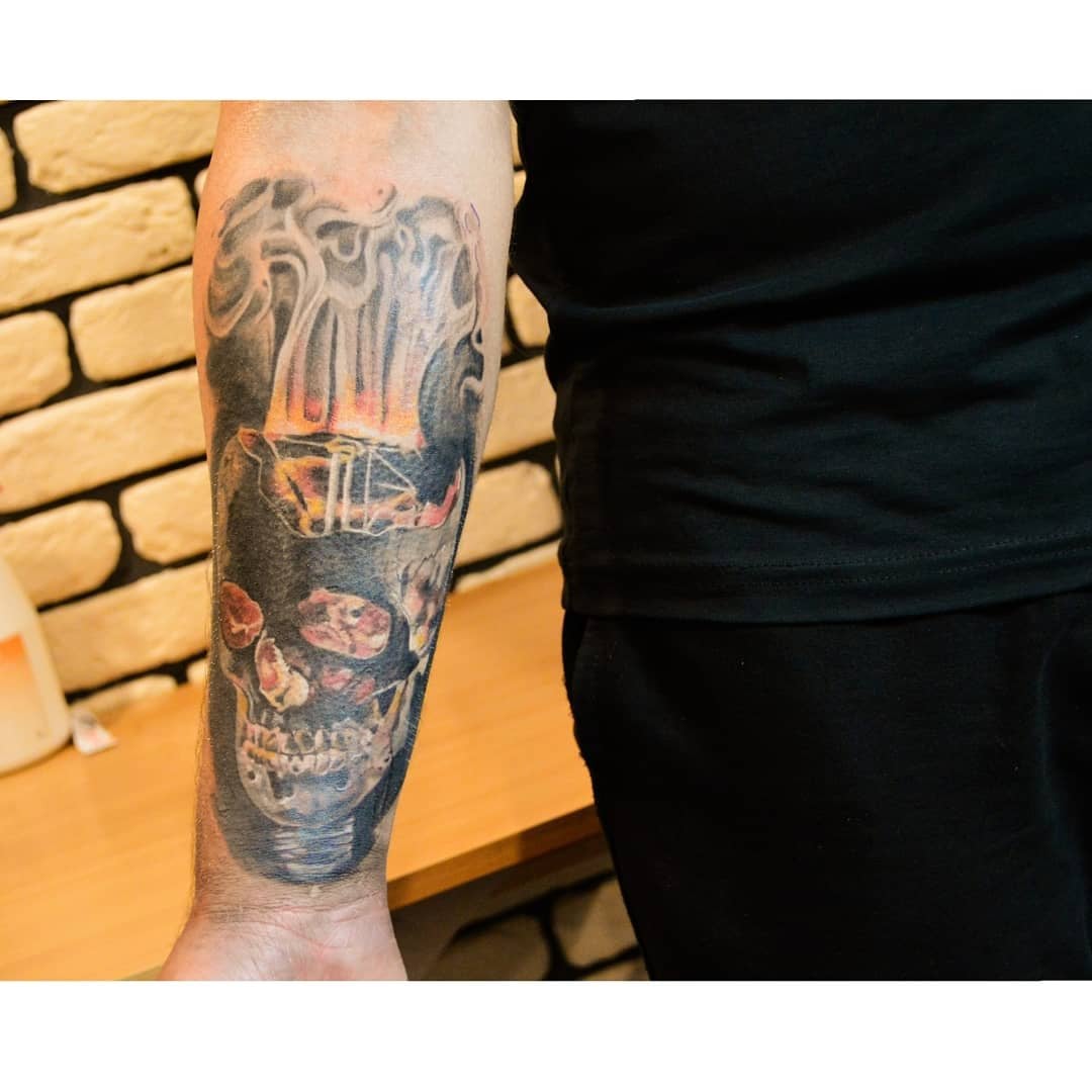 Мужские на предплечье череп, фото - Тату салон Saba Tattoo Studio