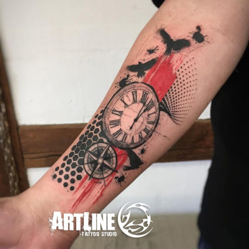 Тату на руке ворон трэш-полька, фото - Тату салон ArtLine
