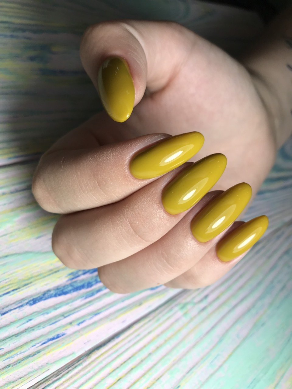 Яркий маникюр на длинные ногти желтый, фото -  Beauty Pro