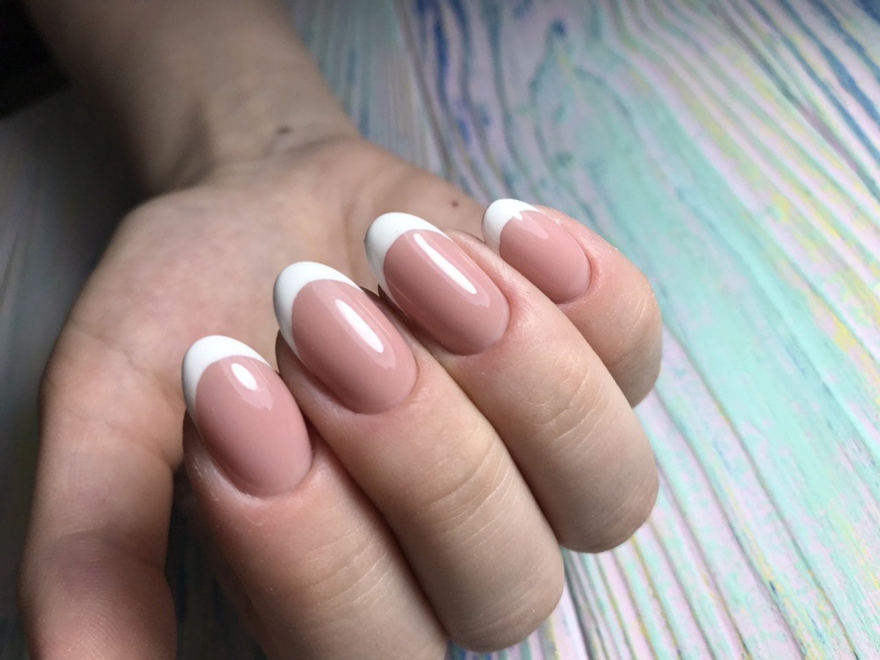 Класичний манікюр білий ніжний, фото -  Beauty Pro