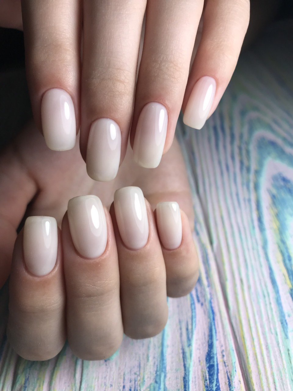 Нежный маникюр нюдовый молочный, фото -  Beauty Pro