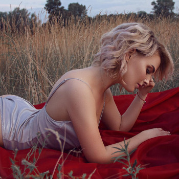 Укладка и плетение волос, подбор стиля, создание образа
                    Визажист Ольга Киев