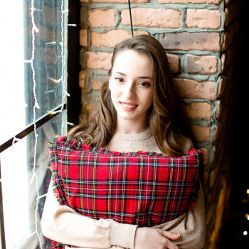 Укладка и плетение волос, подбор стиля, создание образа
                    Визажист Ольга Киев