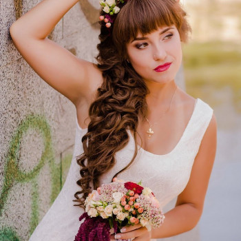 Укладка и плетение волос, подбор стиля, создание образа
                    Визажист Ольга Киев