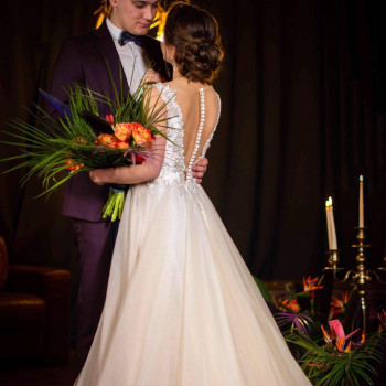 Укладка и плетение волос, подбор стиля, создание образа
                    Визажист Ольга Киев