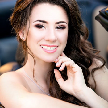 Укладка и плетение волос, подбор стиля, создание образа
                    Визажист Ольга Киев