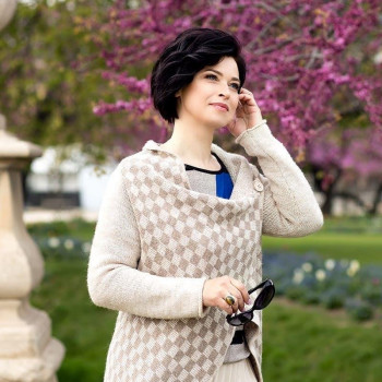 Укладка и плетение волос, подбор стиля, создание образа
                    Визажист Ольга Киев