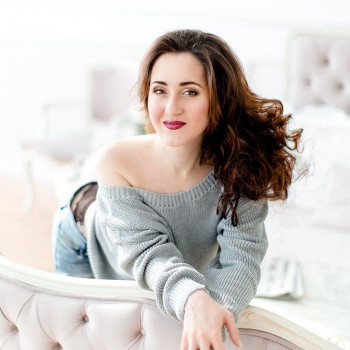 Укладка и плетение волос, подбор стиля, создание образа
                    Визажист Ольга Киев