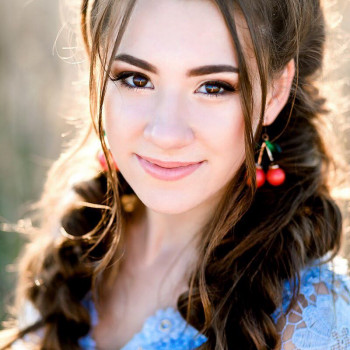 Укладка и плетение волос, подбор стиля, создание образа
                    Визажист Ольга Киев