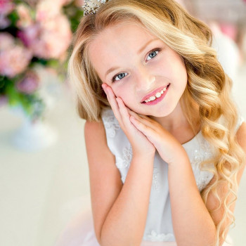 Укладка и плетение волос, подбор стиля, создание образа
                    Визажист Ольга Киев