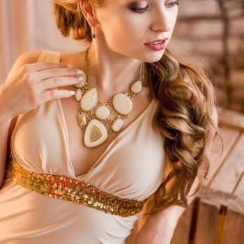 Укладка и плетение волос, подбор стиля, создание образа
                    Визажист Ольга Киев