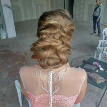 Укладка и плетение волос, подбор стиля, создание образа
                    Визажист Ольга Киев