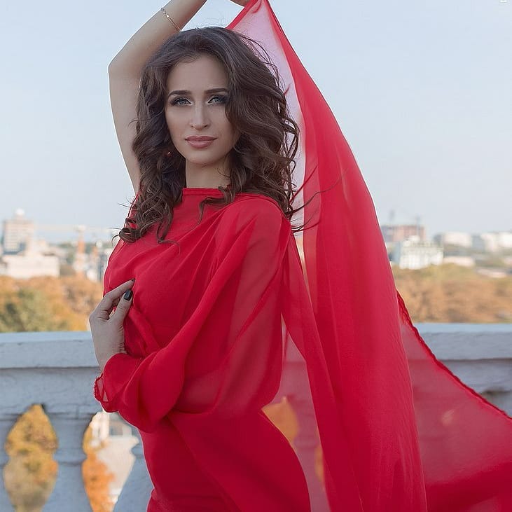 Фотосесія у сукні на даху жіночна, фото - Перукар Лена Гуляева