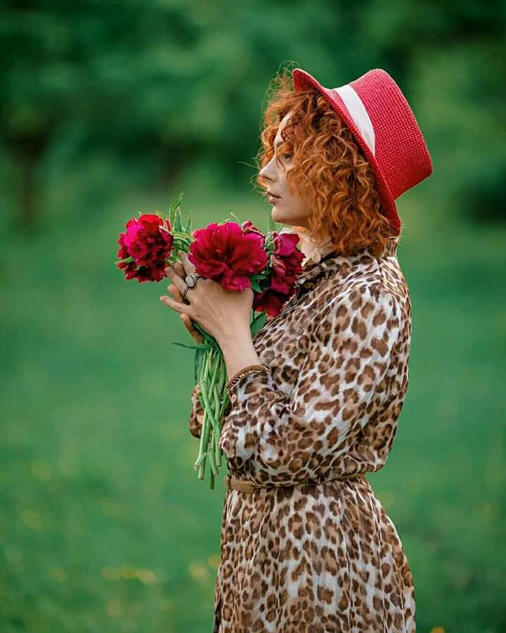 Фотосесія на природі жіночна в капелюсі, фото - Візажист Екатерина Бочарова