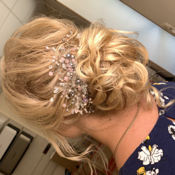 Прическа
                    Визажист Марина Кирилюк Винница