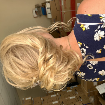 Прическа
                    Визажист Марина Кирилюк Винница