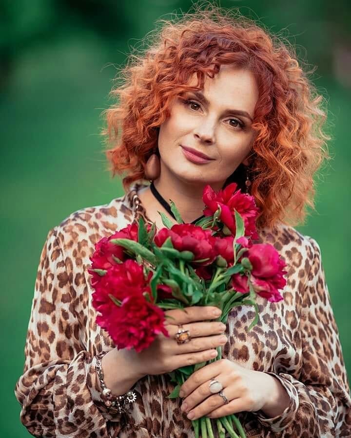 Фотосесія на природі з букетом портретна, фото - Візажист Екатерина Бочарова