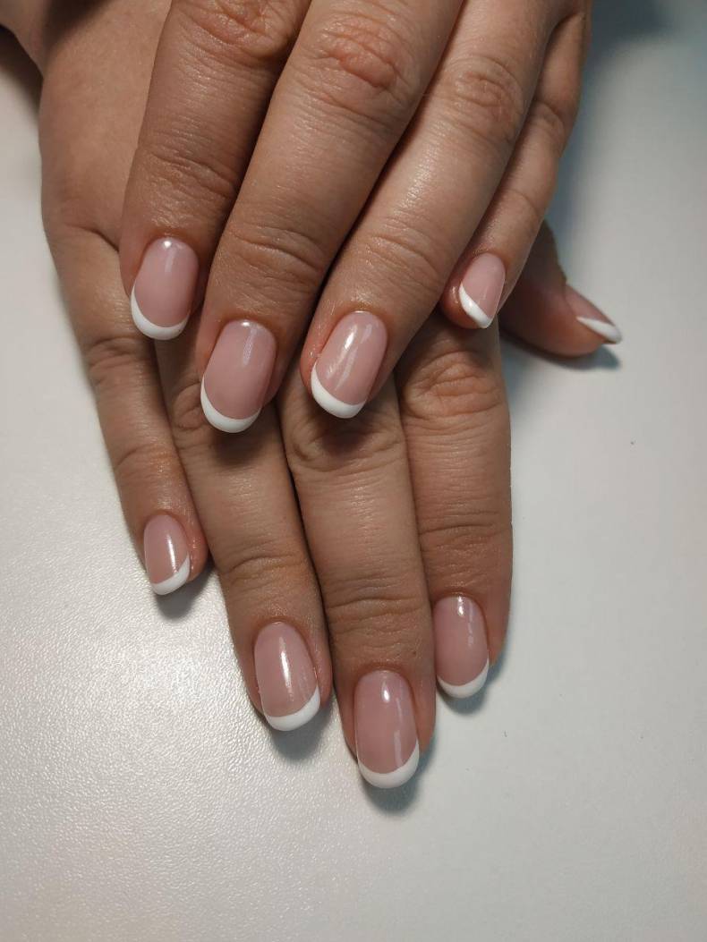 Классический маникюр на короткие ногти нежный, фото - Ногтевая студия Soledad Beauty