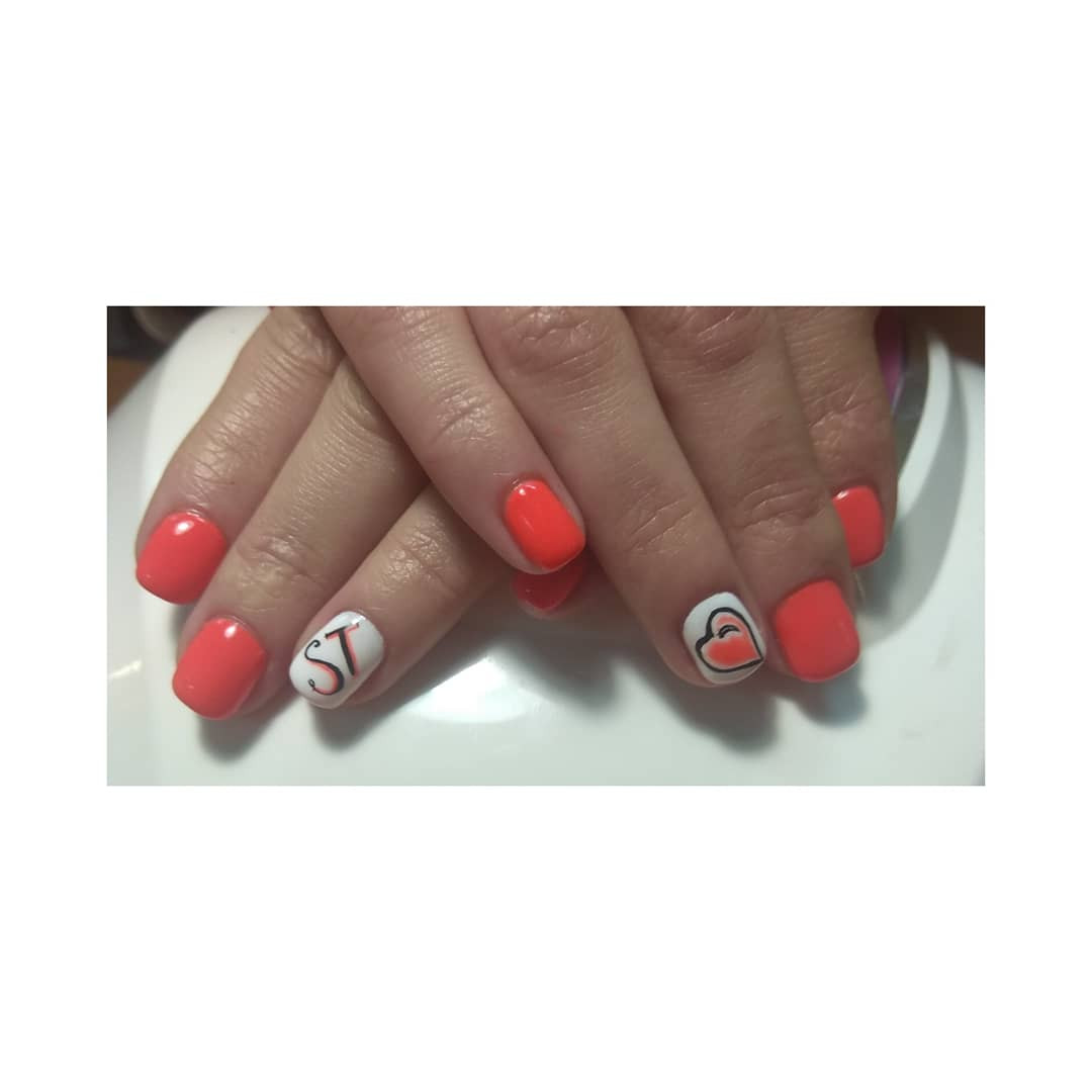 Манікюр на короткі нігті з малюнком із серцями, фото - Студія краси Beauty Style Professional