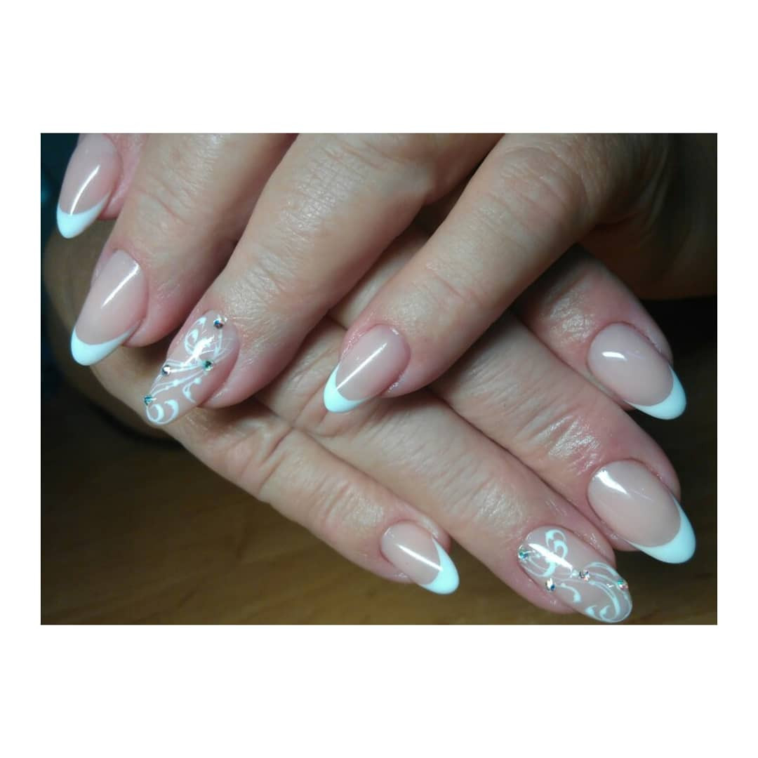 Ніжний манікюр французький з малюнком, фото - Студія краси Beauty Style Professional