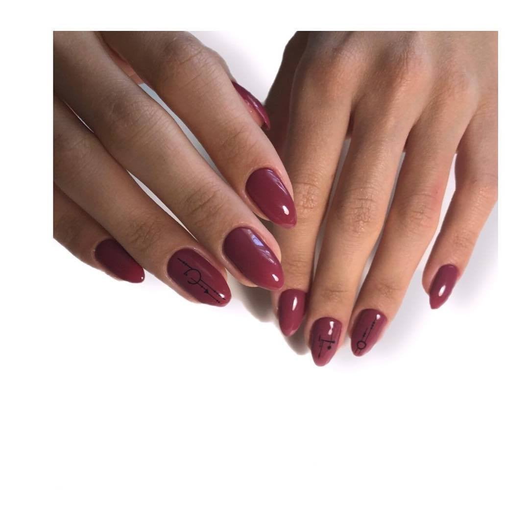Бордовий манікюр однотонний (монохромний), фото - Нігтьова студія Nails Bar Studio