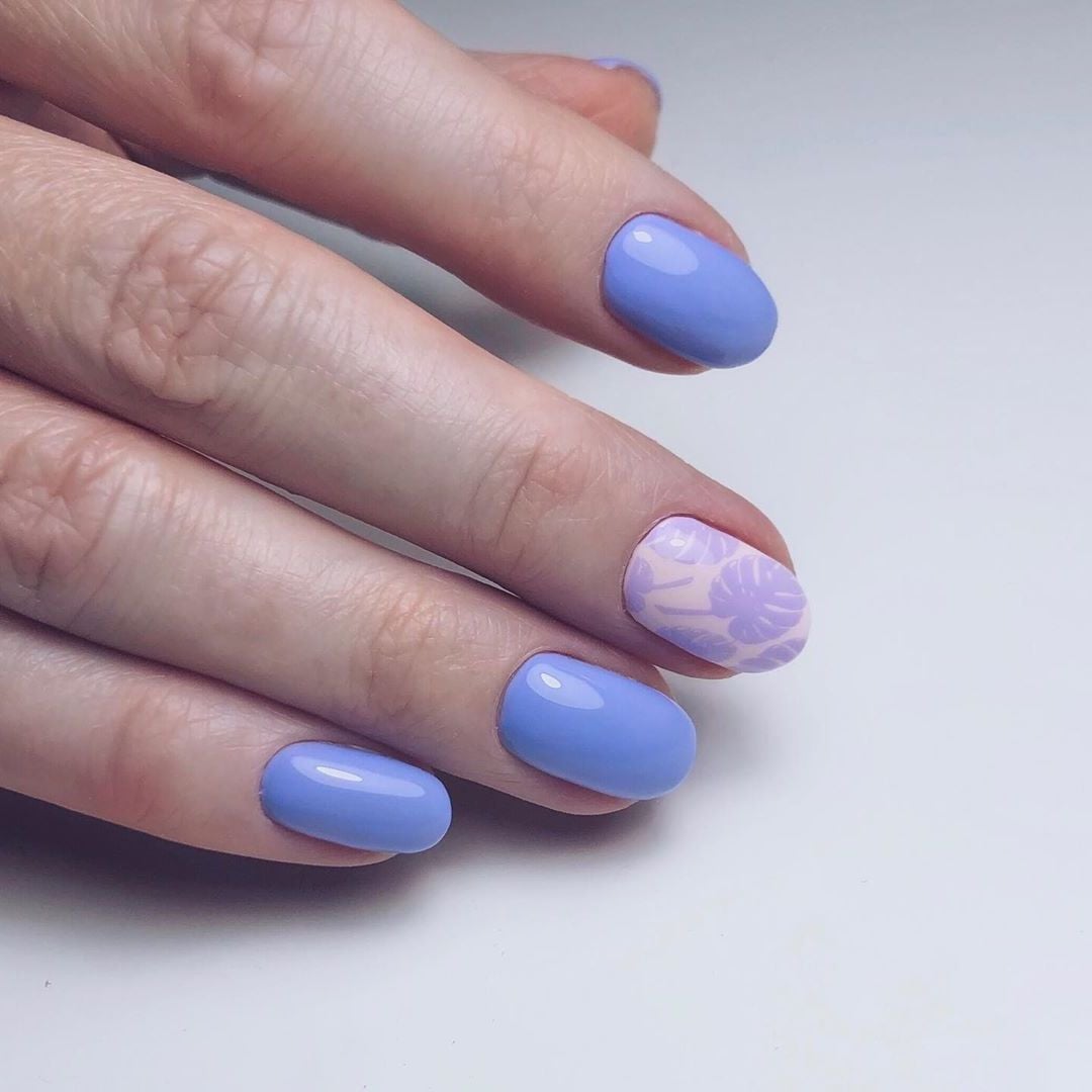 Голубой маникюр со стемпингом, фото - Ногтевая студия Nails Bar Studio