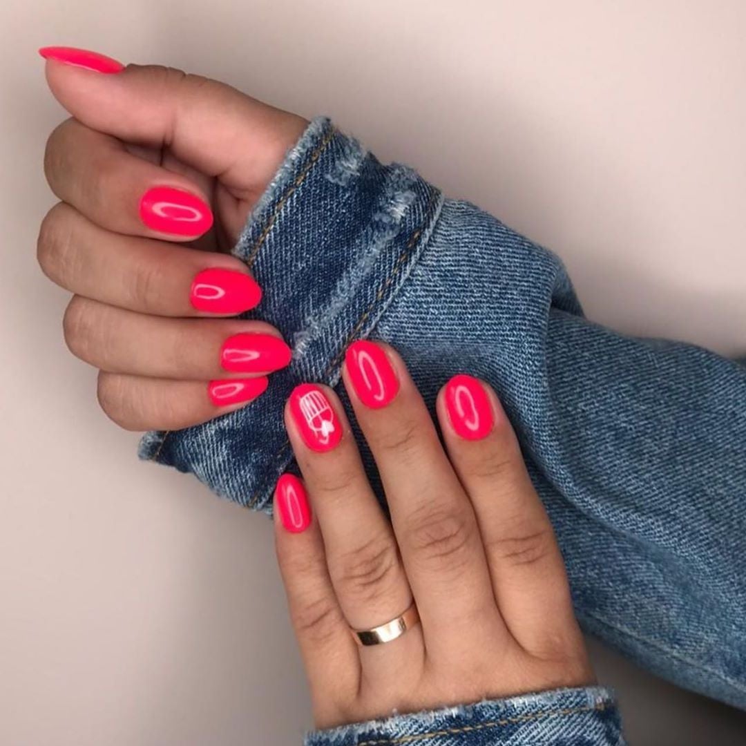 Яскравий манікюр зухвалий кораловий, фото - Нігтьова студія Nails Bar Studio