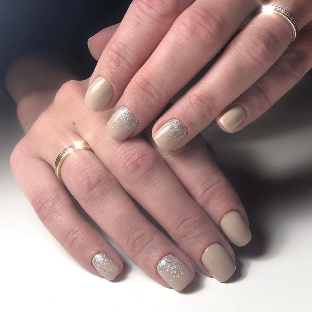 Бежевый маникюр светлый, фото - Ногтевая студия Nails Bar Studio