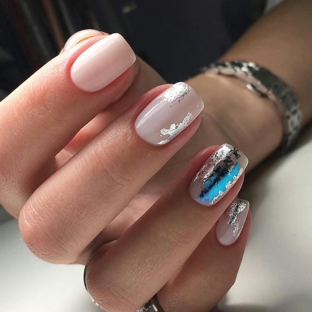 Нюдовый маникюр с серебром фольгой, фото - Ногтевая студия Nails Bar Studio