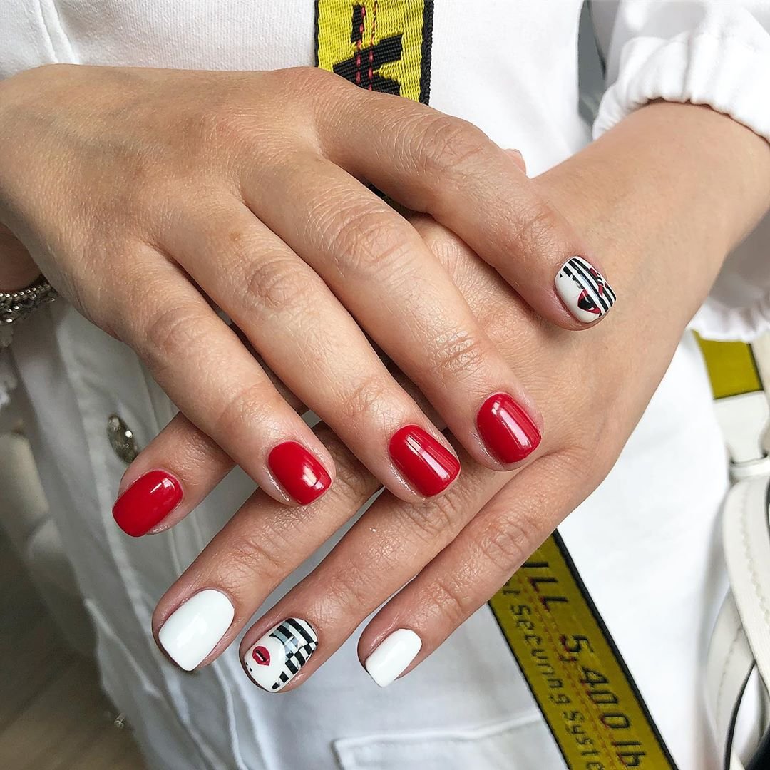 Червоний манікюр на короткі нігті з малюнком, фото -  Juli Beauty Salon