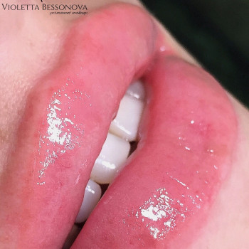 Акварельные губы