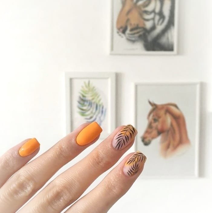 Маникюр с рисунком матовый оранжевый, фото - Студия красоты Make-up & Nails