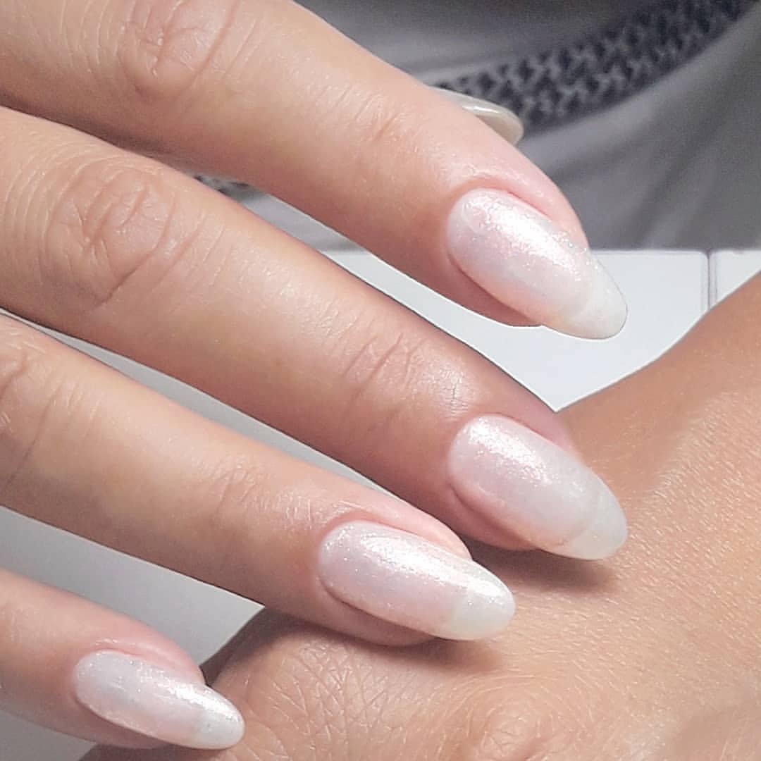 Нежный маникюр светлый перламутровий, фото - Студия красоты Make-up & Nails