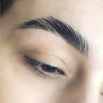 Корекція брів
                    Салон красоты Pure Beauty Львов