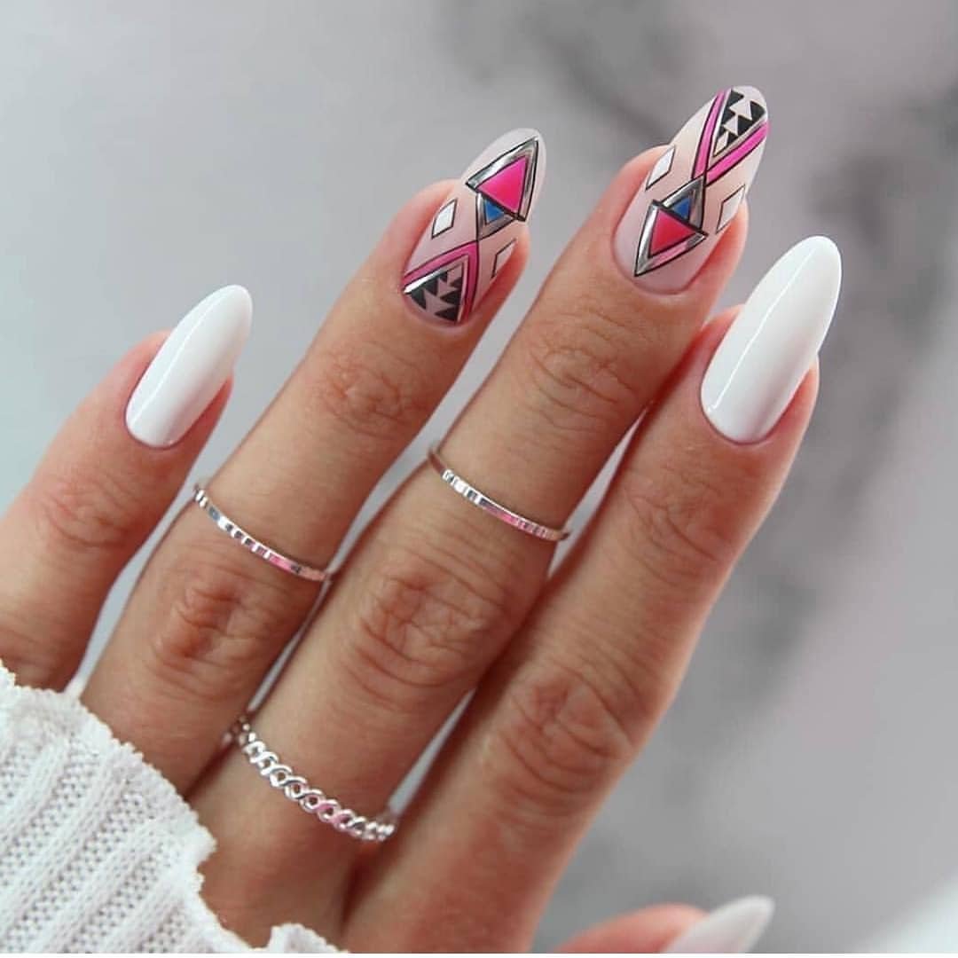 Белый маникюр на длинные ногти геометрия, фото - Ногтевая студия SK Nail Studio