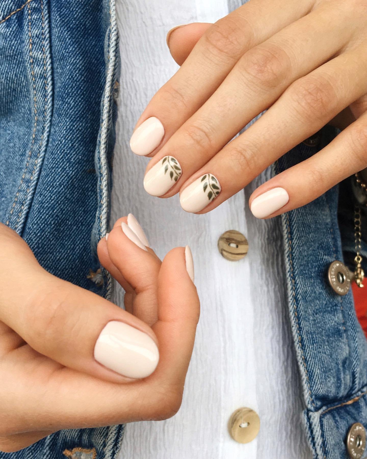 Нежный маникюр нюдовый с рисунком, фото - Ногтевая студия Nail Factory