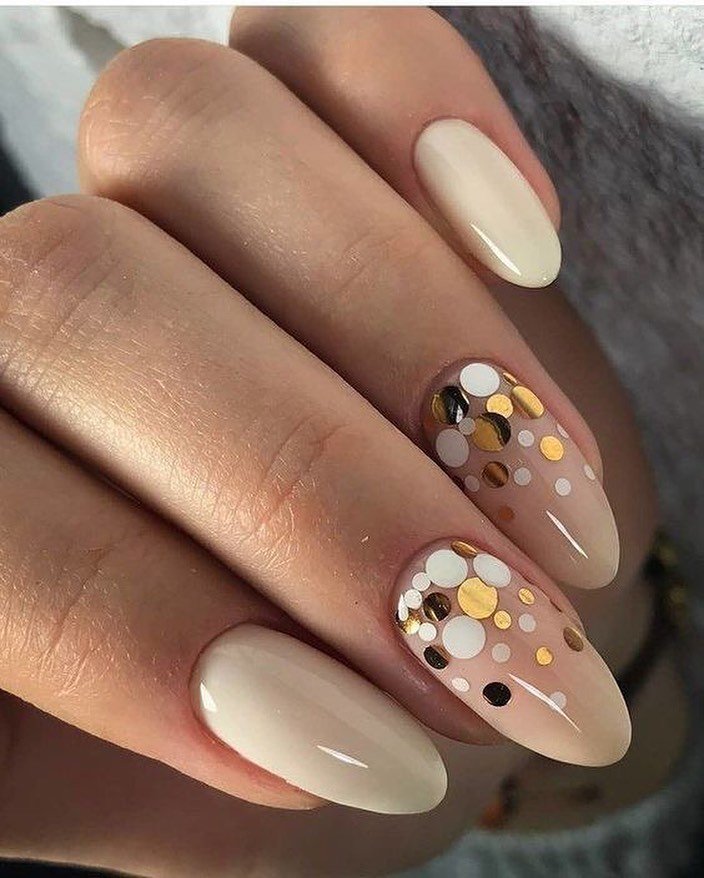 Маникюр с блестками на длинные ногти золотом, фото - Студия красоты Babor Beauty Spa