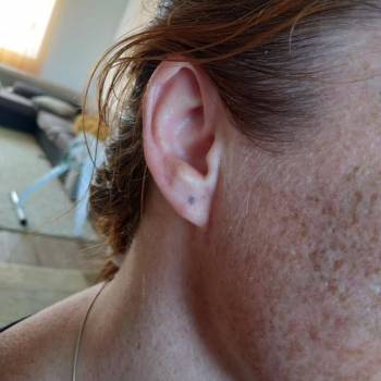 Проколювання вух