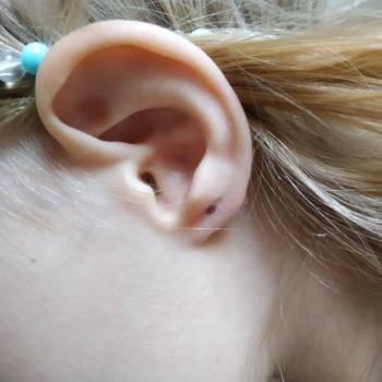 Проколювання вух