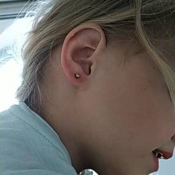 Проколювання вух