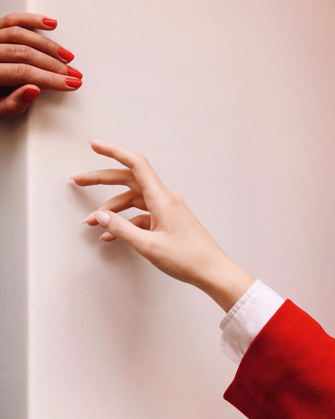 Красный маникюр нежный нюдовый, фото - Ногтевая студия OM nail corner