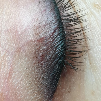 Стрелка с растушевкой
                    Мастер перманентного макияжа Екатерина Петрова Запорожье